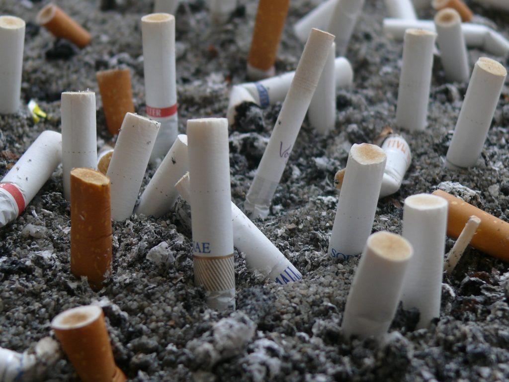 Вредная продукция, которую производят некоторые компании, такие как Philip Morris представляет собой сложную моральную и этическую проблему. 