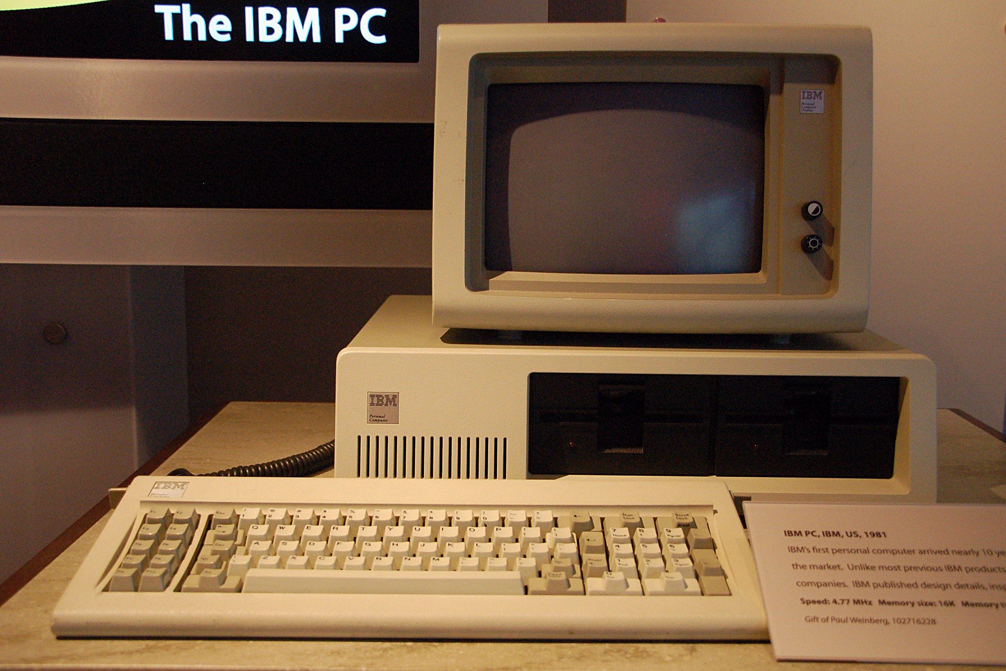 Ibm sans. IBM PC 5150. IBM Computer 1981. Первый компьютер IBM 1981. 1981 IBM PC IBM.