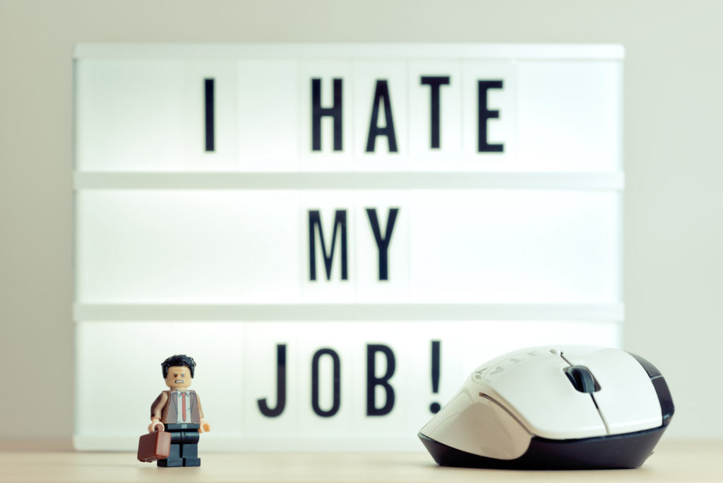Клуб «ненавижу мою работу»: 87% работающих состоят в нем, из них 24% ненавидят свою работу особенно люто