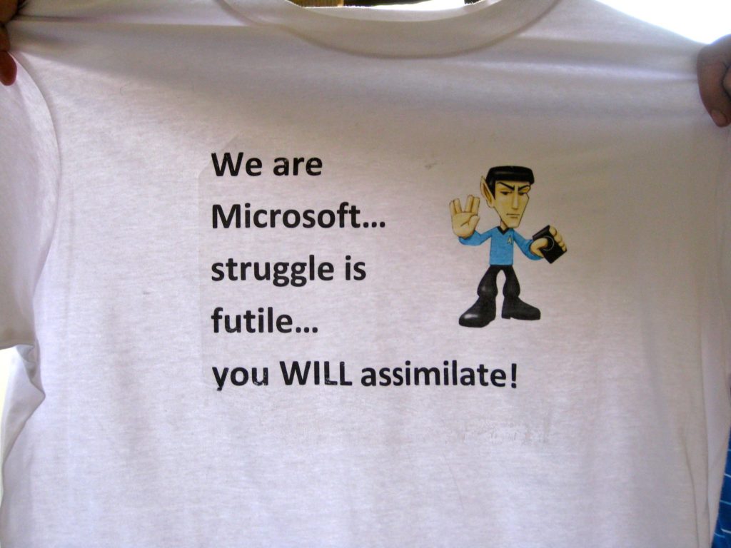 Почему компания Microsoft угрожала студенту Майку Роу
