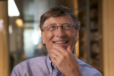 Билл Гейтс о деньгах: «На что все это потратить? Сколько гамбургеров ты можешь съесть?»